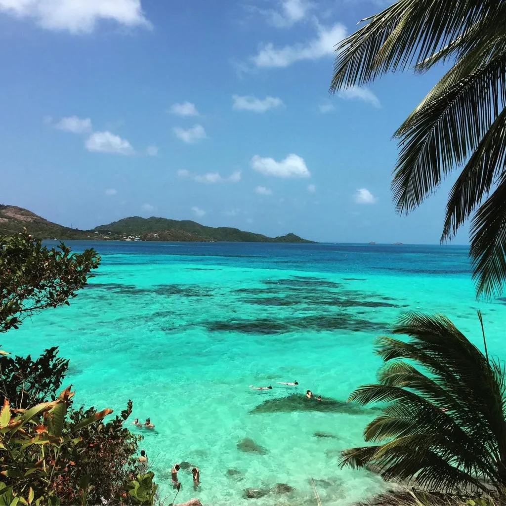 15-Ilhas-Paradisiacas-Desconhecidas-que-Poucos-Turistas-Visitam-2025-4-1024x1024 15 Ilhas Paradisíacas Desconhecidas que Poucos Turistas Visitam [2025]